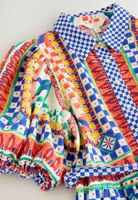 Vald, multicoloured tile print