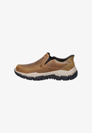 Skechers, SKECHERS HANDS FREE SLIP-INS SANTORO - ARCHAIC HEREN INSTAPPER - Chaussons - taupe