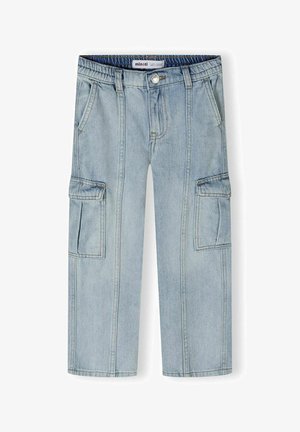 Pantalons cargo en denim bleu clair avec une coupe décontractée, dotés de deux poches latérales et d'une taille élastique. Coutures contrastantes visibles.