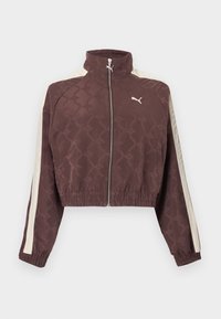 Καφέ κοντό μπουφάν Puma με λευκές πλαϊνές ρίγες, φερμουάρ μπροστά, ελαστικά μανίκια και τελείωμα, και ψηλό γιακά.