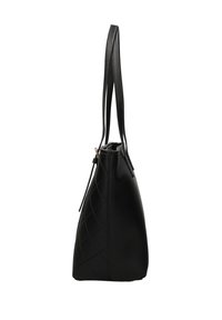 Borsa a spalla in ecopelle nera con forma triangolare, dettagli laterali trapuntati, due lunghe tracolle e chiusura superiore con zip.