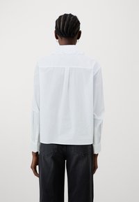 GAP CROPPED POPLIN RUFFLE - Blúzka so zapínaním na gombíky - optic white
