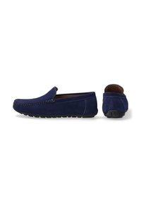 Granatowe zamszowe loafersy z kontrastowym przeszyciem, gumową podeszwą i designem typu slip-on. Oferują wyściełane wnętrze dla wygody.