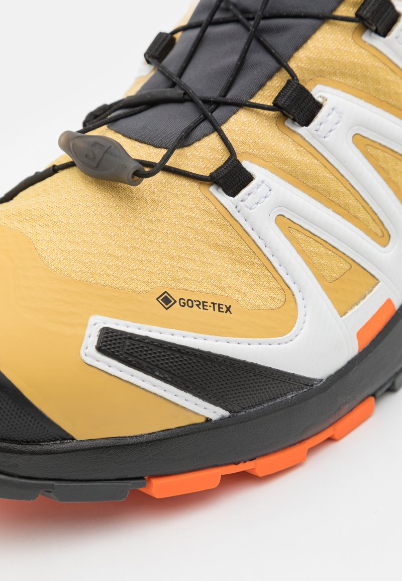 Herren Laufschuhe | Salomon XA PRO 3D V8 GTX Laufschuh Trail fall leaf/vibrant orange/white/beige - JE60024 Herren Laufschuhe | Salomon XA PRO 3D V8 GTX Laufschuh Trail fall leaf/vibrant orange/white/beige - JE60024