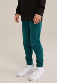 WE Fashion SALTY DOG - Pantalon de survêtement - green