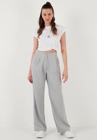 LELA REGULAR FIT - Bukser - grey