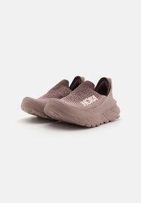 HOKA RESTORE - Polobotky - smoky quartz/quartzite