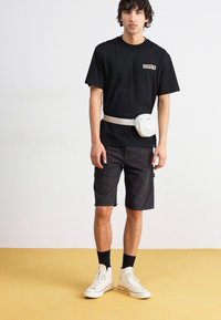 Nike Sportswear AURA WAISTPACK UNISEX - Torbica za okoli pasu - light bone light bone black