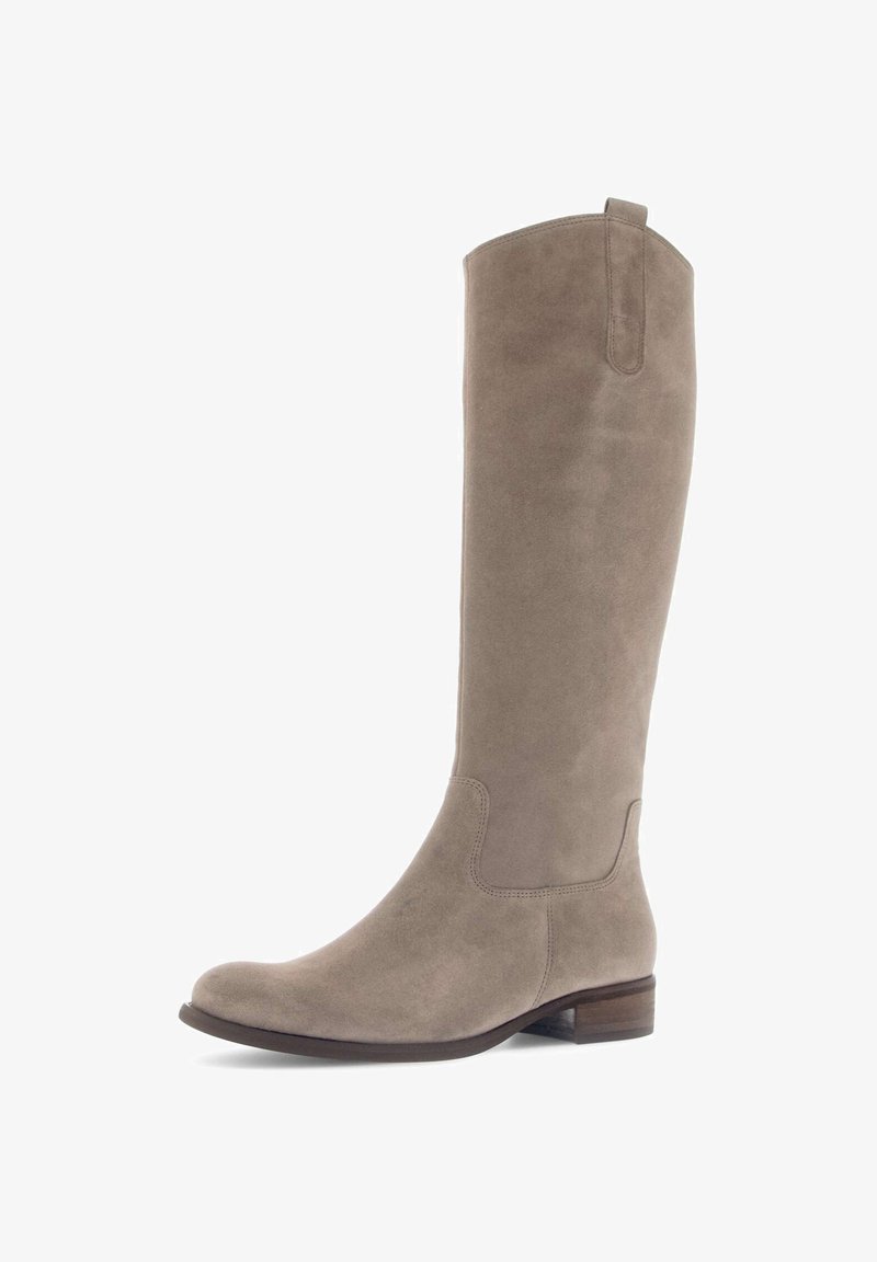 Knee-high taupe suède laarzen met een ronde neus, een lage gestapelde hak en een achterste trekband voor gemakkelijk aan- en uittrekken. Glad oppervlak met een naadloze afwerking.