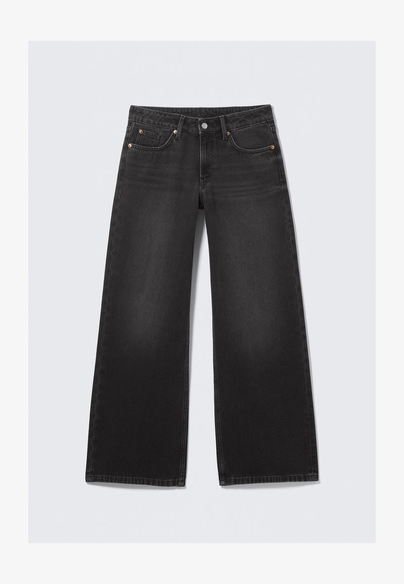 Jean noir à jambes larges avec bouton et fermeture éclair à l'avant, passants pour ceinture et design classique à cinq poches, présenté à plat sur un fond clair.