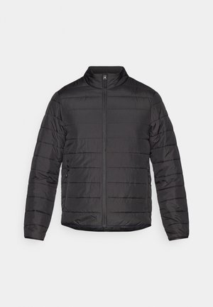 Svart puffjacka med stående krage, dragkedjeslutning och inbyggda sidofickor. Har en kviltad struktur med horisontell sömnad.