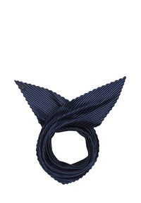 Écharpe plissée marine en matériau soyeux, avec un design torsadé, des extrémités pointues et une surface texturée.
