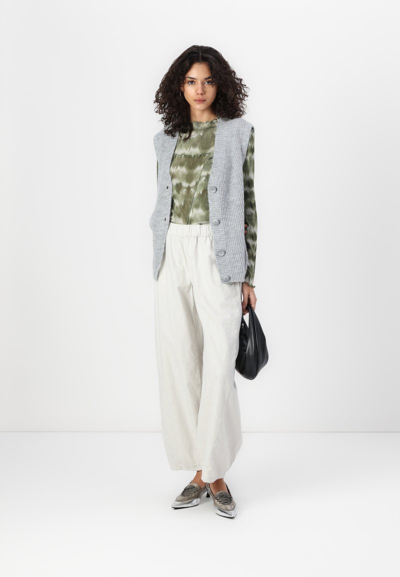 ONLY ONLLAUREN BUTTON Strickjacke light grey melange/hellgrau