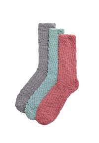 Tres pares de calcetines texturizados en gris, verde azulado y rosa, con una superficie suave y acanalada. Cada calcetín tiene un diseño de longitud media.