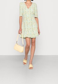 Vero Moda Sukienka letnia