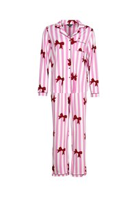 Conjunto de pijama a rayas rosa y blanco con estampados de lazo rojo, que incluye una camisa abotonada y pantalones a juego, fabricado en tejido suave y cómodo.