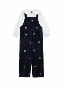 Navy Corduroy-Latzhose mit pinkfarbener Blumenstickerei, mit Schulterträgern, einer Knopfleiste und einem weißen Langarmshirt darunter.