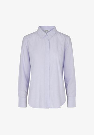 Cămașă mov deschis cu mânecă lungă, nasturi, dungi verticale subtile și guler ascuțit, prezentată văzută din față pe un fundal alb.