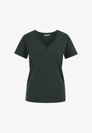 Tmavozelené dámske tričko s krátkym rukávom a výstrihom do V, s čipkovou ozdobou okolo výstrihu, zobrazené na bielom pozadí.