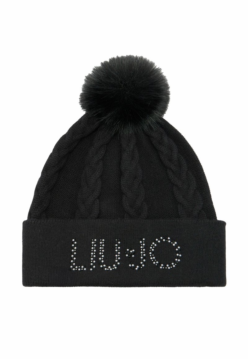 Beanie nero lavorato a maglia con un grande pompon in pelo sulla parte superiore, con una trama intrecciata e dettagli in strass che formano la scritta "LIU·JO" sul polsino.