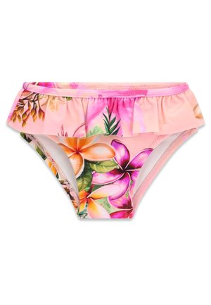 Różowe majtki bikini w kwiaty tropikalne z falbanką na pasku, na białym tle.