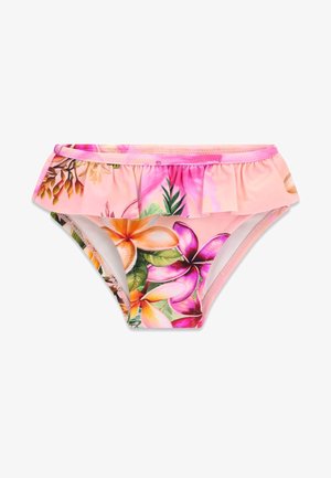 Różowe majtki bikini w kwiaty tropikalne z falbanką na pasku, na białym tle.