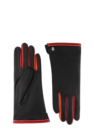 Schwarze Lederhandschuhe mit rot-orangefarbenen Akzenten, die Vorder- und Rückseite zeigend, mit einem kleinen silbernen Emblem am Handgelenk.