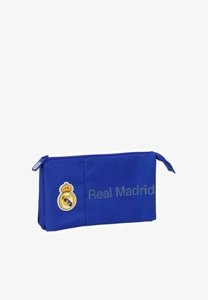 Niebieska materiałowa saszetka na zamek z logo Real Madrid i napisem z przodu, przedstawiona na białym tle.
