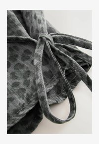 Sélectionné, leopard print