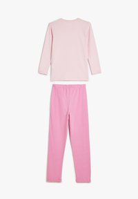 Conjunto de top de manga larga en rosa y pantalones a juego. Material de algodón suave, cintura elástica en los pantalones, diseño simple sin patrones ni acentos.