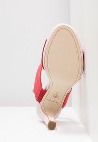 Tamaris Korolliset sandaalit - red