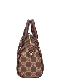 Borsa marrone con motivo a scacchiera e motivi di rose. Presenta due manici rotondi, una cerniera dorata e accessori decorativi in metallo.
