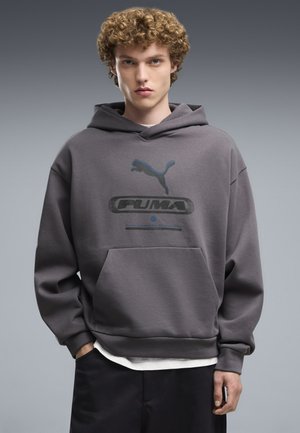 Puma, PUMA SPORT BOXY GRAPHIC FLEECE HOODIE - Sweat à capuche - moody gray