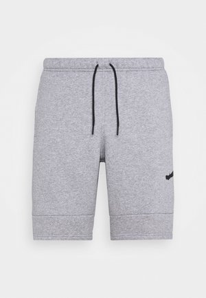 Graue Shorts aus Baumwollmischung mit schwarzem Kordelzug und kleinem schwarzem Logo am linken Oberschenkel vor weißem Hintergrund.