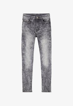 Vaqueros grises de corte slim con lavado ácido para hombre, con cierre frontal de botón y cremallera, y diseño de cinco bolsillos sobre fondo blanco.