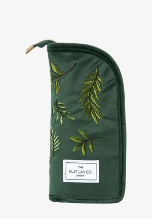 THE FLAT LAY CO. STANDING BRUSH CASE - Wash bag - green leaves