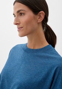 s.Oliver LONGSLEEVE GLITZEREFFEKT - Longsleeve - ozeanblau