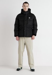GAP HOODED HEAVYWEIGHT LOGO PUFFER - Ziemas jaka - true black