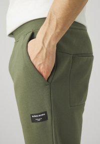 Björn Borg CENTRE TAPERED PANTS - Donji dijelovi trenirke - beetle