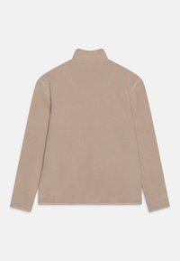 Beige fleecejacka med hög krage, långa ärmar och slät yta. Plana sömmar och inga synliga stängningar eller utsmyckningar.