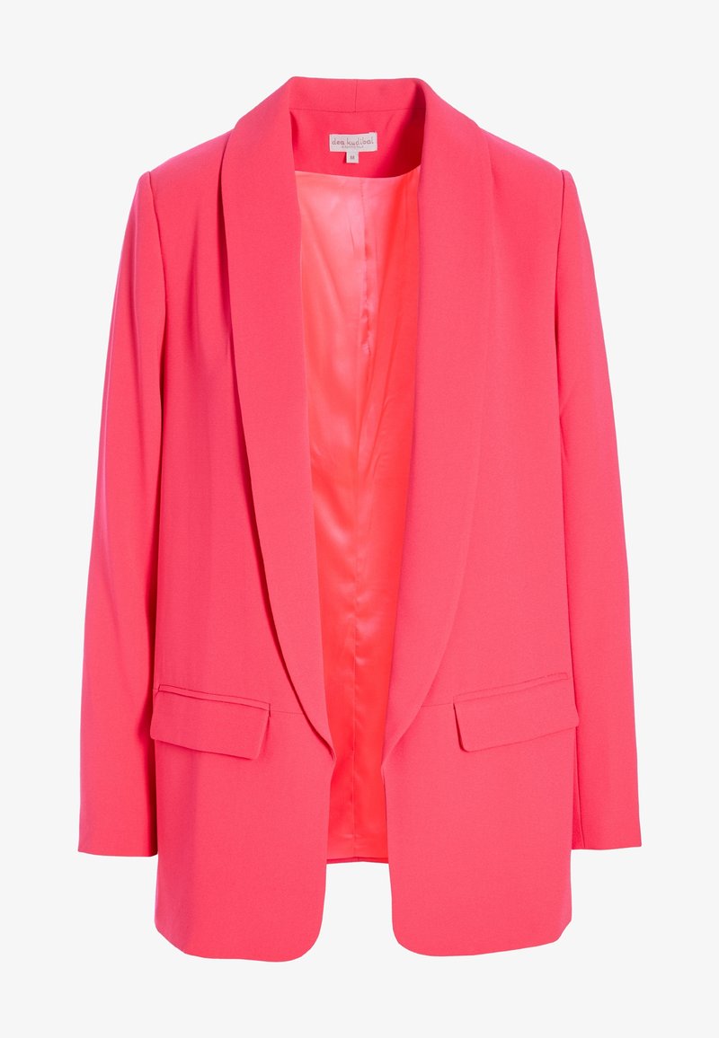 Veste blazer femme d'un corail rose vif, ouverte à l'avant, avec manches longues, larges revers et poches à rabat.