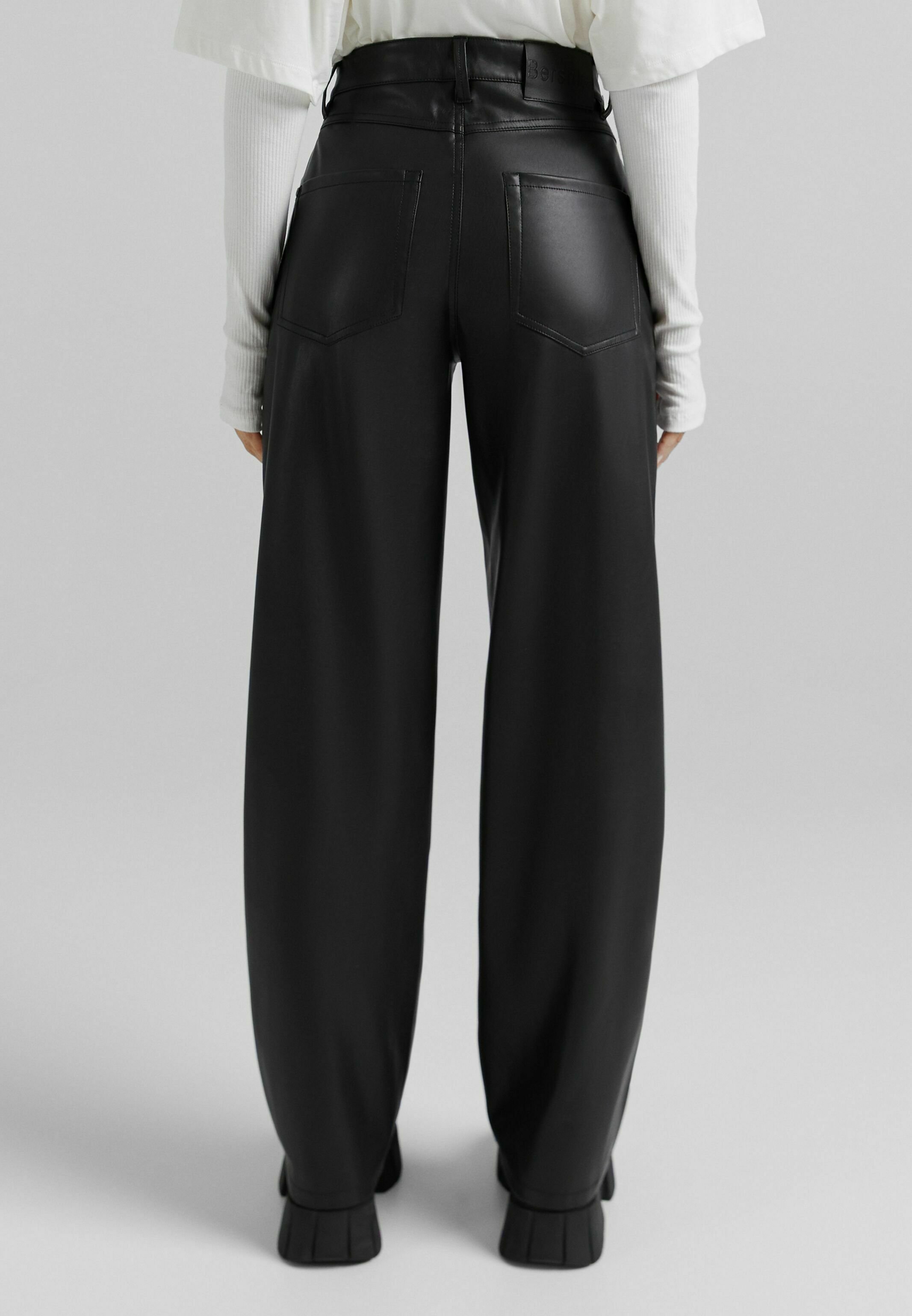 Bershka STRAIGHT-FAUX LEATHER - Pantaloni - black/nero - Zalando.it