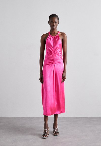 sandro ROBE EMMANCHURES AMERICAINES - Cocktailkjole - fushia