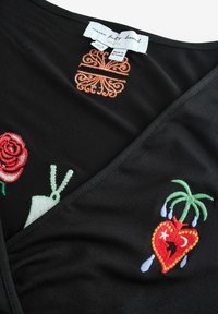 REGULAR FIT - BALLET WRAP - Top dugih rukava - black embroidery