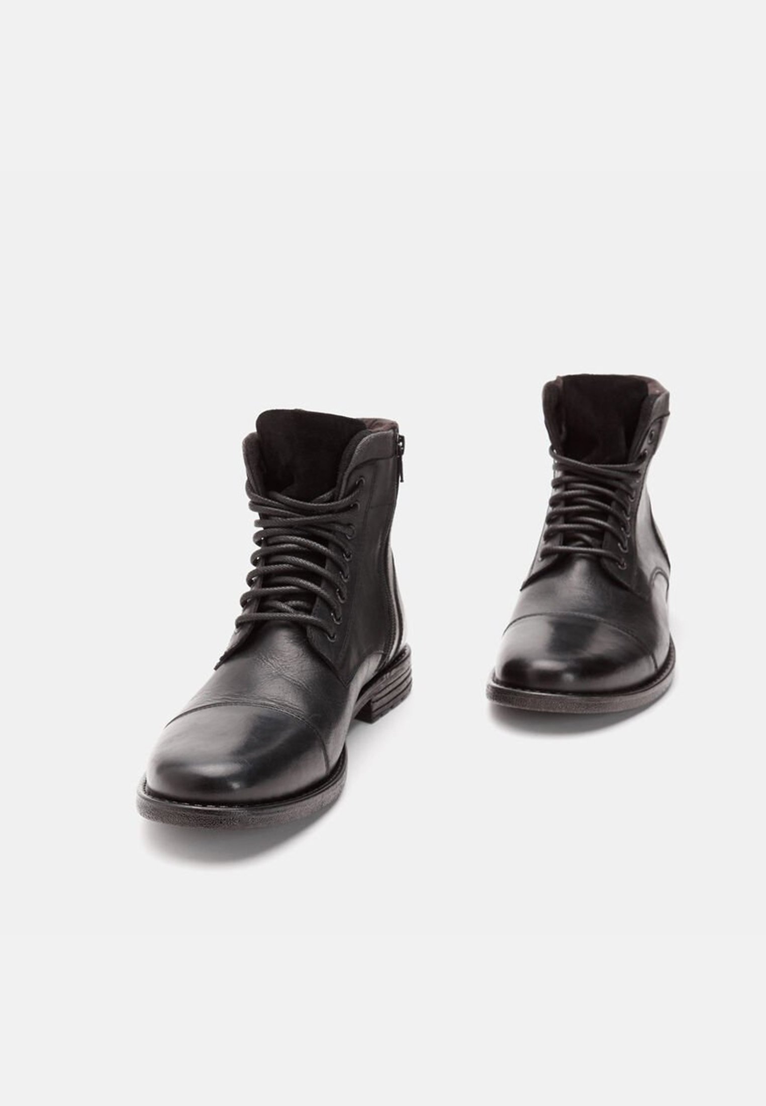 bata stivaletti stringati