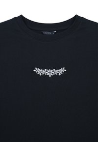T-shirt in cotone nero con un decorativo embellishment in gemme argento in un design floreale sulla parte del petto.