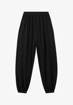 Pantalones negros de corte holgado con cintura elástica y puños elásticos fruncidos en los tobillos, confeccionados con tela ligera.
