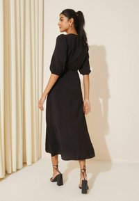 Friends Like These V NECK PUFF SLEEVE - REGULAR FIT - Denné šaty - black
