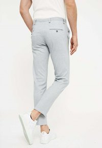 Zuitable DISAILOR - Nadrágok - light grey