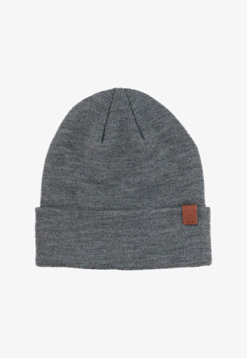 Szare dziane beanie z podwiniętym mankietem. Wykonane z miękkiego materiału, z skórzaną metką po boku z detalami marki. Gładka tekstura.